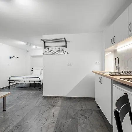 1 Bedroom Stunning In *