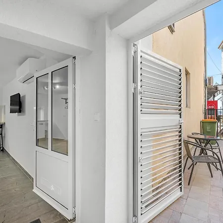 1 Bedroom Stunning In Apartment