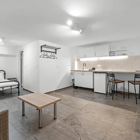 Apartment 1 Bedroom Stunning In *