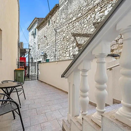 1 Bedroom Stunning In Apartment Vodice