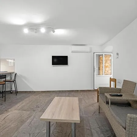 1 Bedroom Stunning In Apartment Vodice